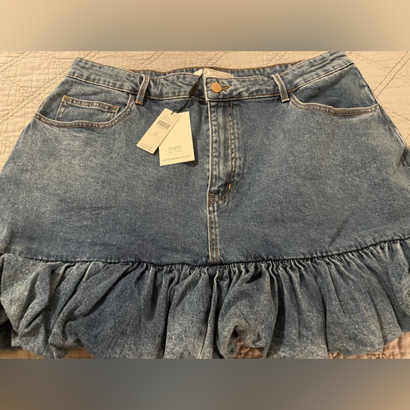 Siempre Naomi Denim Bubble- Hem Ruffle Mini Skirt - Picture 10 of 12